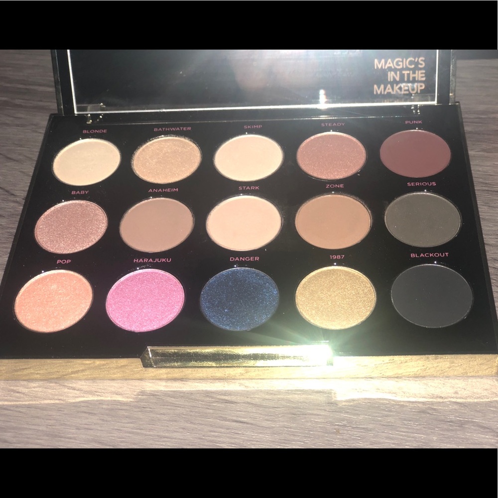 Eyeshadow palette